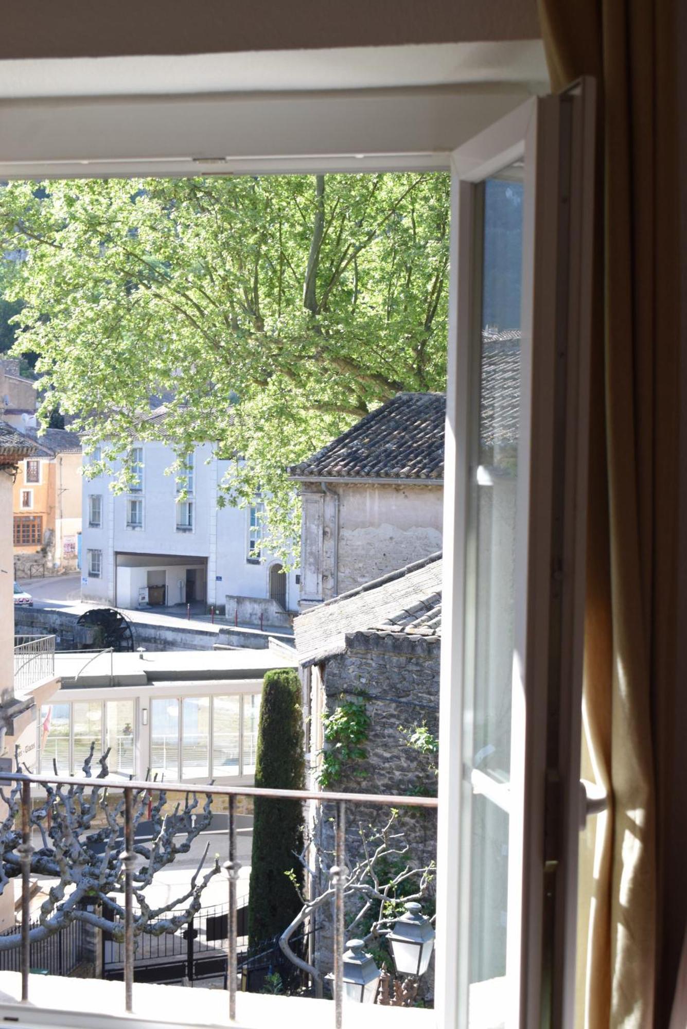 Bed and Breakfast La Figuiere Fontaine De Vaucluse Exterior foto
